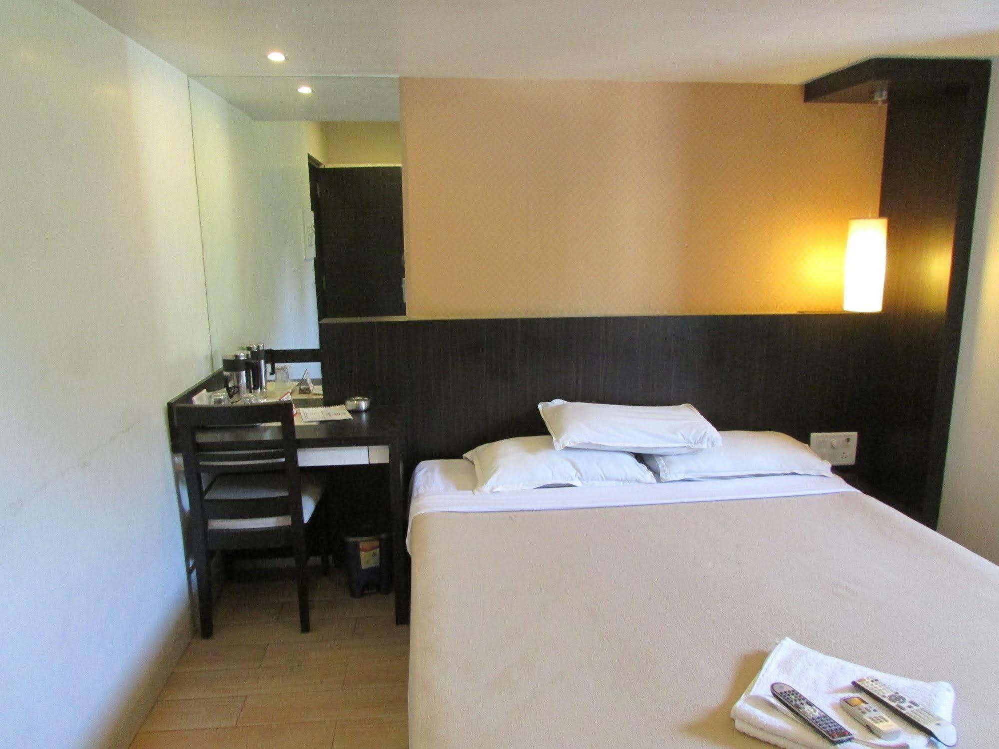 Hotel Mourya Residency Thane Exterior foto