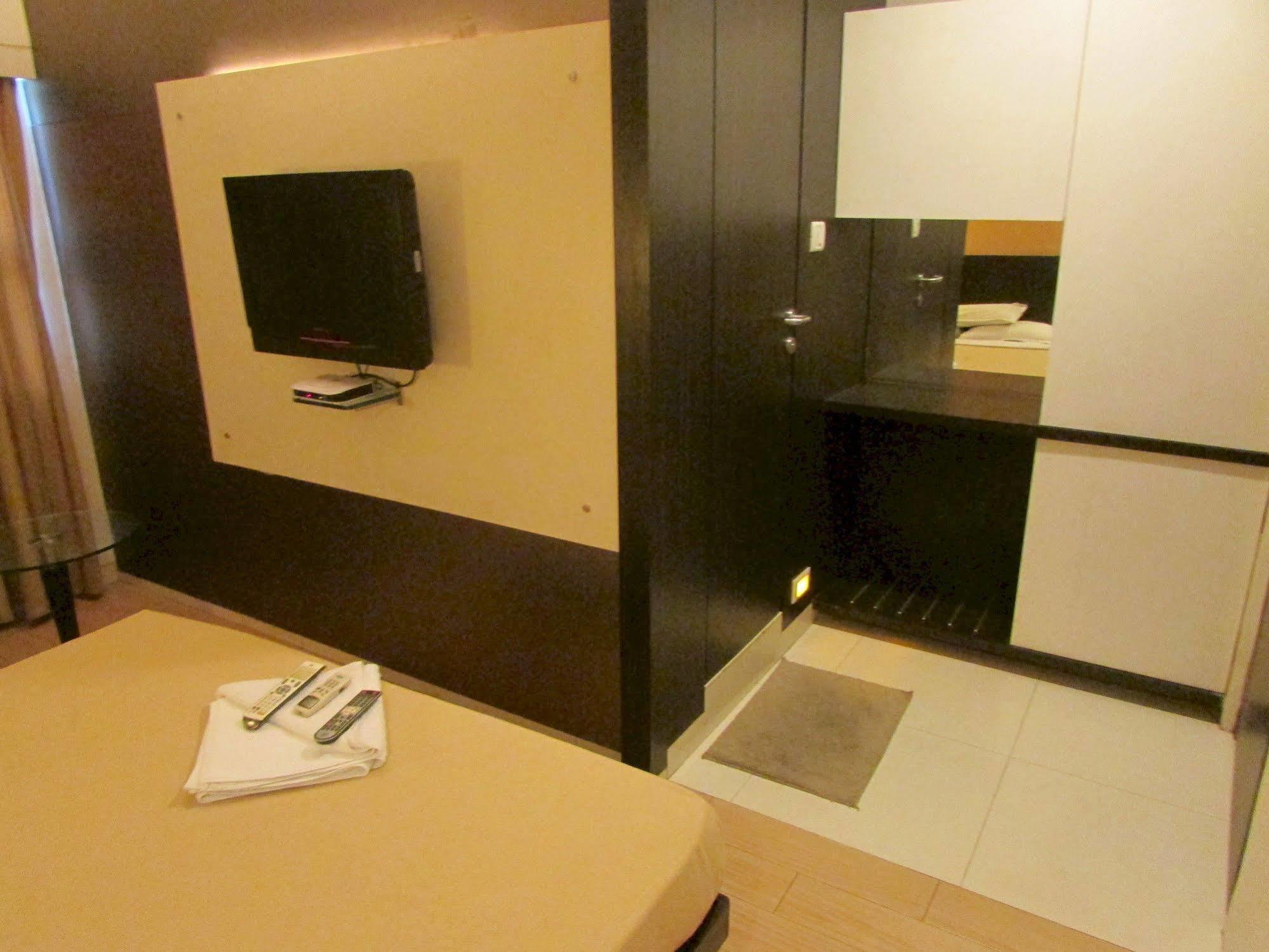 Hotel Mourya Residency Thane Exterior foto